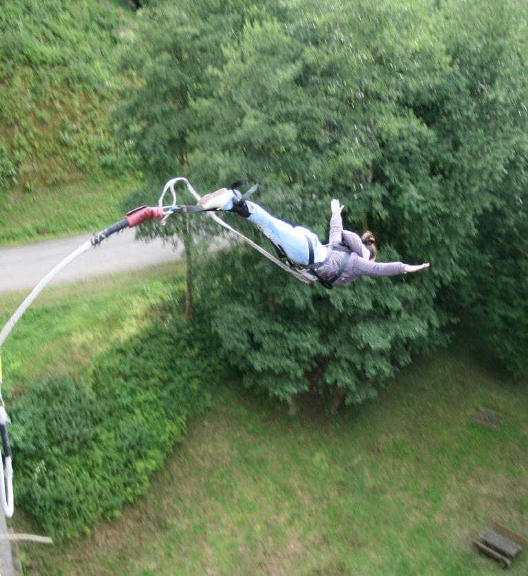 Saut à l'élastique. Saut à l'élastique.
