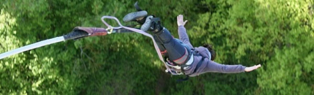 Saut à l'élastique .